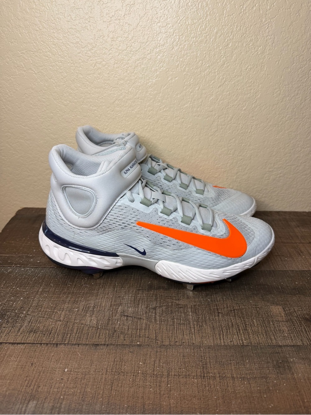 Nike Alpha Huarache Elite 4 Mid Baseball Cleats.
- Size 12 Men.